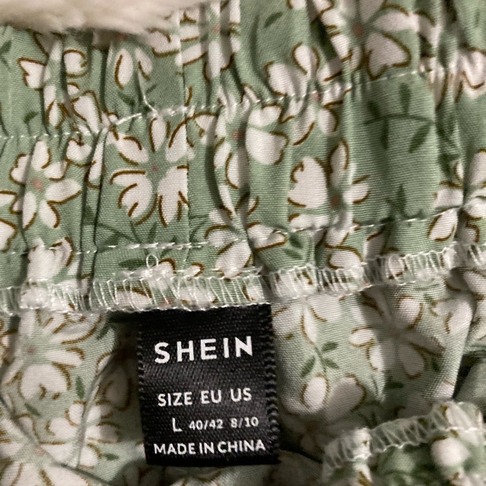 SHEIN Green Floral Patterned Apparel - Picture 2 of 5